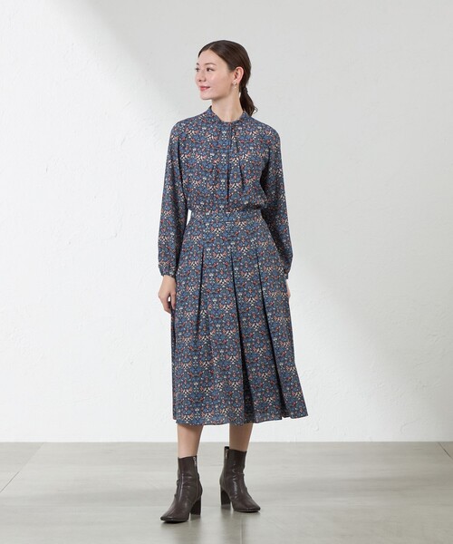 amaca(アマカ)の「【LIBERTY】Vine Thief バックサテンジョーゼットブラウス(シャツ/ブラウス・レディース・ダークネイビー/グリーン・38/40)」の5枚目の写真