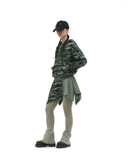 DEFGARMENTS（デフグラメンツ）の「CAMO UNBALANCE SKIRT [KHAKI]（スカート・レディース・その他・FREE）」の4枚目の写真