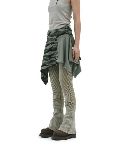 DEFGARMENTS（デフグラメンツ）の「CAMO UNBALANCE SKIRT [KHAKI]（スカート・レディース・その他・FREE）」の3枚目の写真