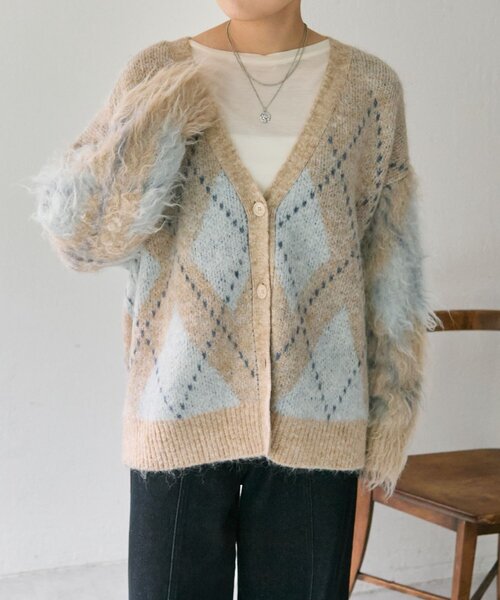 ear PAPILLONNER（イアパピヨネ）の「アーガイルニットカーディガン【SUM1 STYLE】（カーディガン/ボレロ・レディース・ベージュ/ネイビー・FREE）」の4枚目の写真