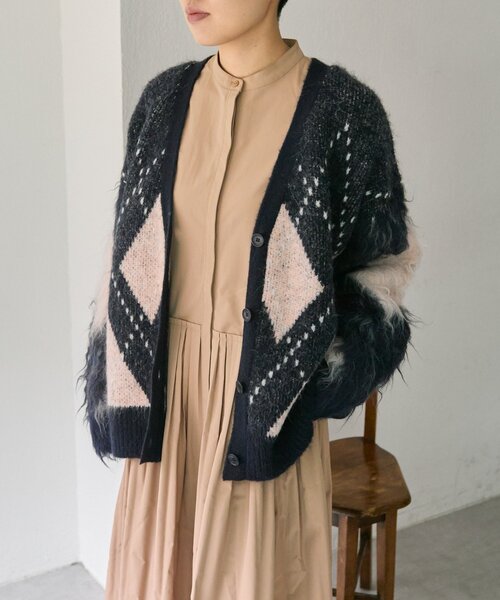 ear PAPILLONNER（イアパピヨネ）の「アーガイルニットカーディガン【SUM1 STYLE】（カーディガン/ボレロ・レディース・ベージュ/ネイビー・FREE）」の16枚目の写真