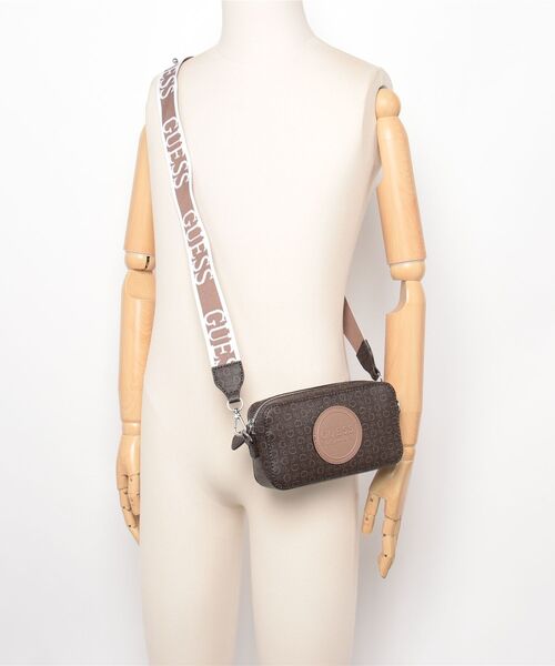 Guess（ゲス）の「FLEURA Bxd Mini Camera Xbody ショルダーバッグ  （ショルダーバッグ・レディース・ナチュラル/ダークグレー・ONE SIZE）」の8枚目の写真