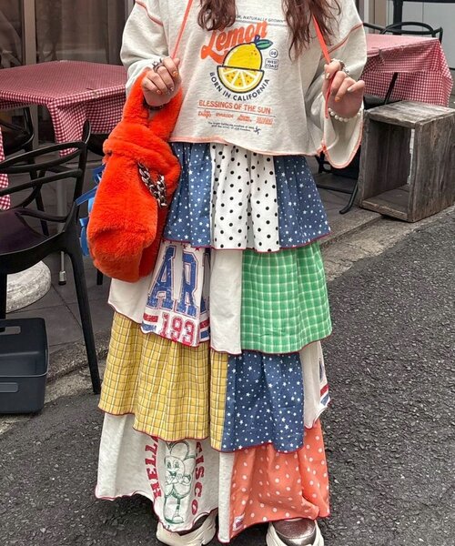HELLO.SANFRANCISCO(ハローサンフランシスコ)の「【himaコラボ】【HELLO.SANFRANCISCO/ハローサンフランシスコ】パッチワークティアードスカート(スカート・レディース・オレンジ/レッド・ONE SIZE)」の2枚目の写真