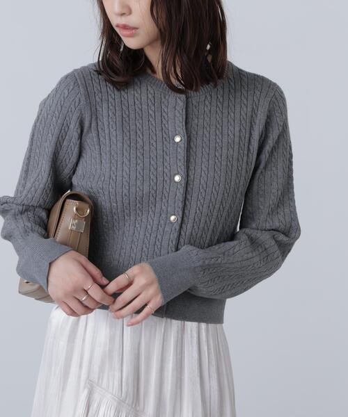 FREE'S MART(フリーズマート)の「◇金ボタンミニケーブルカーディガン(ニット/セーター・レディース・グレー/ブルー/ホワイト系その他/ブラウン/レッド/ネイビー/ピンク/グレー系その他・FREE)」の2枚目の写真