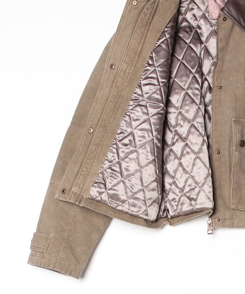 Guess(ゲス)の「MANON Cropped Field Jacket ジャケット(ミリタリージャケット・レディース・グリーン・X-SMALL/SMALL/MEDIUM)」の4枚目の写真