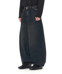 KICHUL（キチョル）の「COVER IT BALLOON DENIM PANTS (BLUE BLACK)（デニムパンツ）」