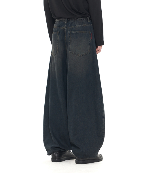 KICHUL（キチョル）の「COVER IT BALLOON DENIM PANTS (BLUE BLACK)（デニムパンツ・レディース・その他・MEDIUM）」の2枚目の写真