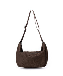 HAH ARCHIVE（ハーアーカイブ）の「EEN Crease Hobo Bag (Black/Brown/Silver/White)（メッセンジャーバッグ）」