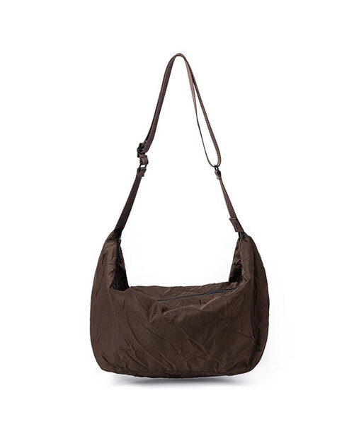 HAH ARCHIVE(ハーアーカイブ)の「EEN Crease Hobo Bag (Black/Brown/Silver/White)(メッセンジャーバッグ・メンズ・ブラウン/ホワイト/ブラック/シルバー・FREE)」の1枚目の写真