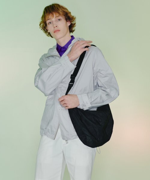 HAH ARCHIVE(ハーアーカイブ)の「EEN Crease Hobo Bag (Black/Brown/Silver/White)(メッセンジャーバッグ・メンズ・ブラウン/ホワイト/ブラック/シルバー・FREE)」の6枚目の写真