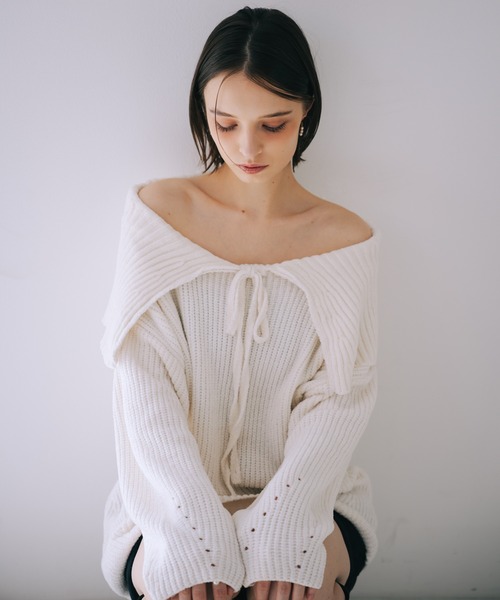 SELFIST(セルフィスト)の「2wayショルダー マシュマロニット 襟付きニット リボン クリスマス オフショルダー(ニット/セーター・レディース・オフホワイト/ブラック・フリー)」の2枚目の写真