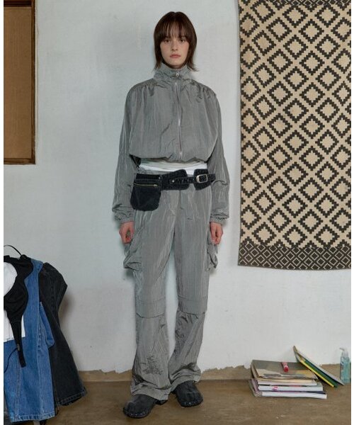 AOPT(アオプト)の「HIGH NECK SHIRRING BLOUSON - GRAY(ナイロンジャケット・レディース・その他・SMALL/MEDIUM)」の2枚目の写真
