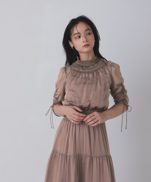 Rose of Sharon(ローズオブシャロン)の「ギャザーネックティアードドレス(ドレス・レディース・ライトカーキ/オールドローズ系/マスタード/カーキ/ブルーグレー・S/M/L)」の6枚目の写真