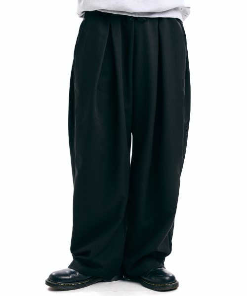 THAT'S IT（ザッツイット）の「サイドタックバルーンフィットスラックス_ブラック（スラックス・レディース・ブラック・LARGE/X-LARGE/MEDIUM）」の2枚目の写真