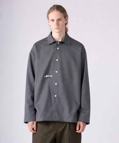 rehacer（レアセル）の「rehacer : Asymmetry Loop Cord Shirt / アシンメトリー ループコード シャツ（シャツ/ブラウス・メンズ・ブラック/グレー・SMALL/MEDIUM/LARGE/X-LARGE）」の2枚目の写真