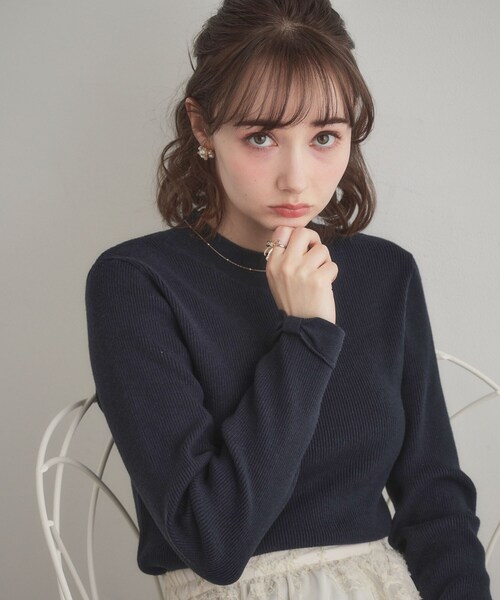 couture brooch（クチュールブローチ）の「【洗える・着映え】袖リボン リブニット（ニット/セーター・レディース・サックスブルー/オフホワイト/ネイビー/ナチュラル・38/36/42/40）」の3枚目の写真