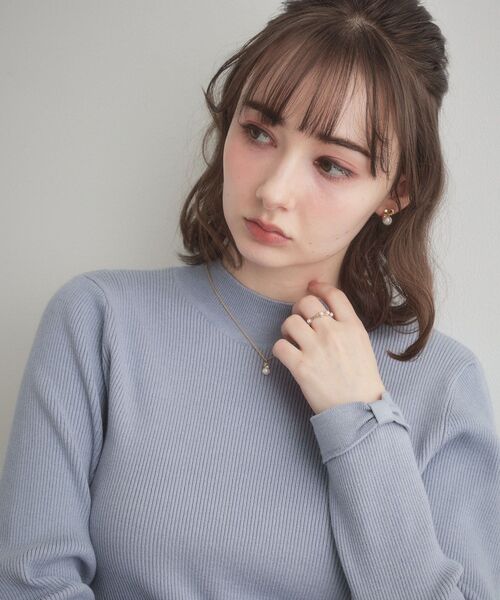 couture brooch（クチュールブローチ）の「【洗える・着映え】袖リボン リブニット（ニット/セーター・レディース・サックスブルー/オフホワイト/ネイビー/ナチュラル・38/36/42/40）」の5枚目の写真