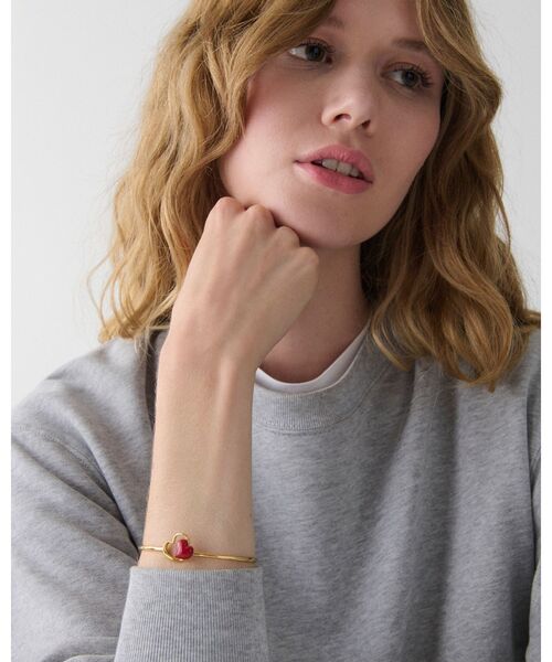 kate spade new york(ケイトスペード ニューヨーク)の「アムール バングル(バングル/リストバンド・レディース・レッド・ONESIZE)」の2枚目の写真