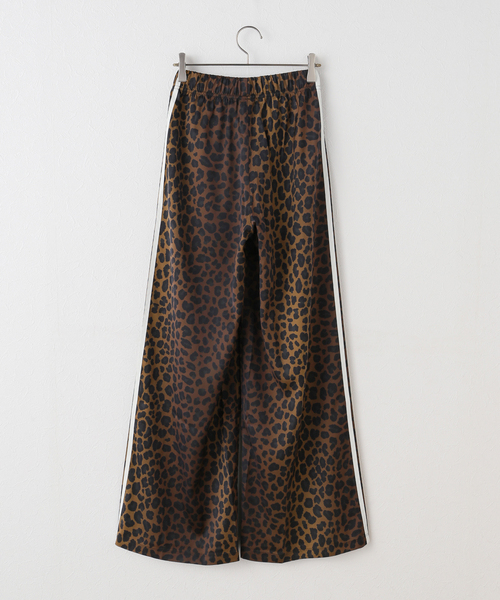 Spick & Span（スピックアンドスパン）の「adidas / アディダス LEO PRINT WIDE LEG SATIN PANTS（その他パンツ・レディース・ブラウン・SMALL/X-SMALL）」の17枚目の写真
