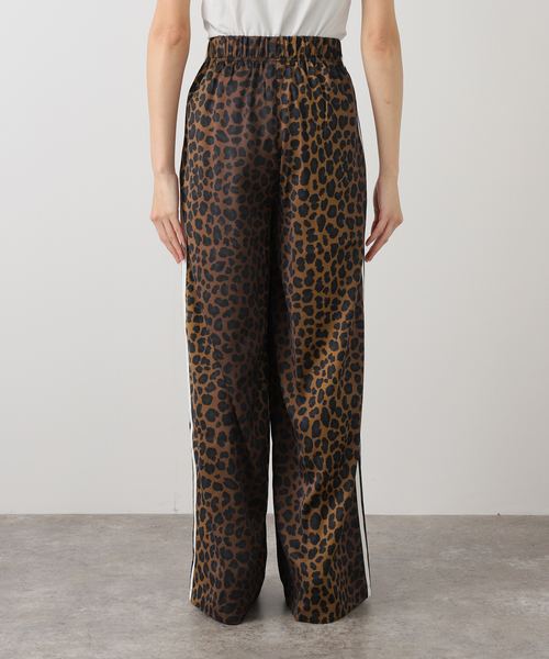 Spick & Span（スピックアンドスパン）の「adidas / アディダス LEO PRINT WIDE LEG SATIN PANTS（その他パンツ・レディース・ブラウン・SMALL/X-SMALL）」の10枚目の写真
