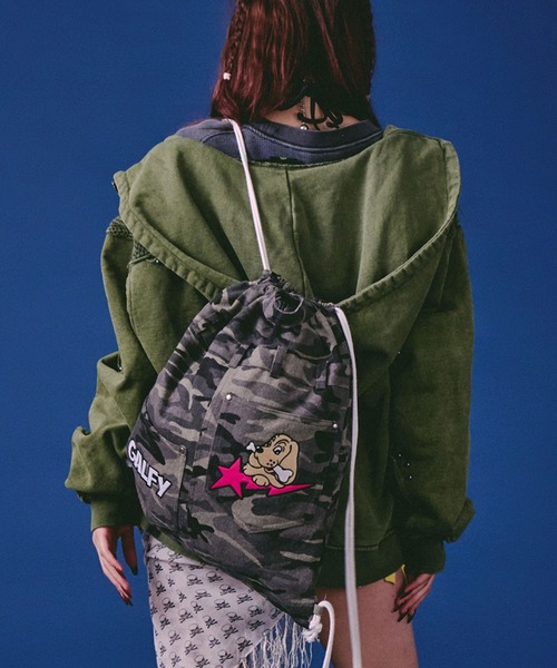 GALFY(ガルフィー)の「GALFY(ガルフィー)星のわんちゃんリメイクナップサック/手提げ付き/ポケットデザイン/ブラックデニム/カモフラ(バックパック/リュック・メンズ・カモフラージュ/ブラック系その他・FREE)」の2枚目の写真