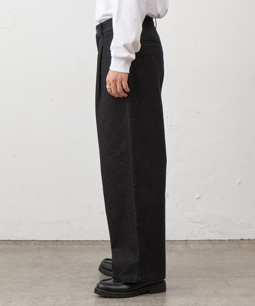 COLONY 2139(コロニートゥーワンスリーナイン)の「ナチュラルスラブデニム1タックワイドスラックス(デニムパンツ・メンズ・インディゴブルー/ブラック・MEDIUM/LARGE)」の3枚目の写真