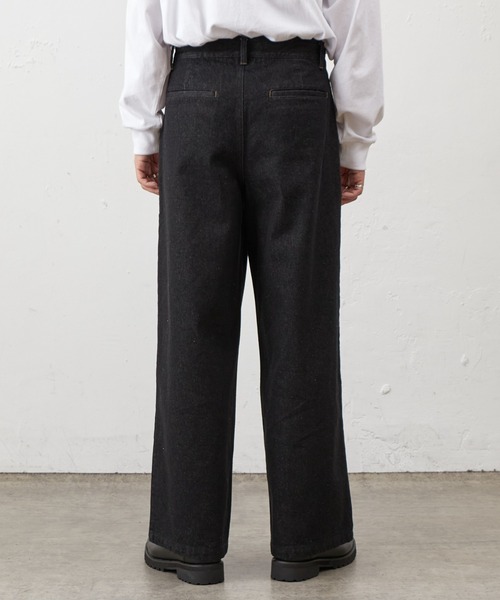COLONY 2139(コロニートゥーワンスリーナイン)の「ナチュラルスラブデニム1タックワイドスラックス(デニムパンツ・メンズ・インディゴブルー/ブラック・MEDIUM/LARGE)」の4枚目の写真