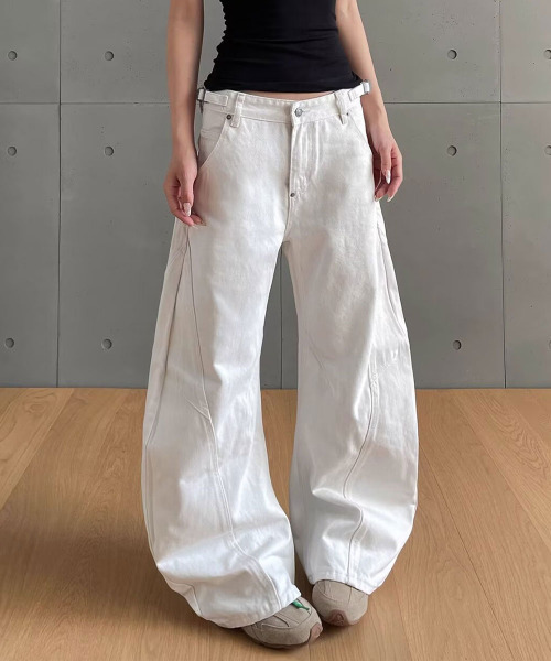 VIVID LADY(ビビッドレディー)の「カーブ バギーデニムパンツ(デニムパンツ・レディース・アイボリー・SMALL/MEDIUM/LARGE)」の2枚目の写真