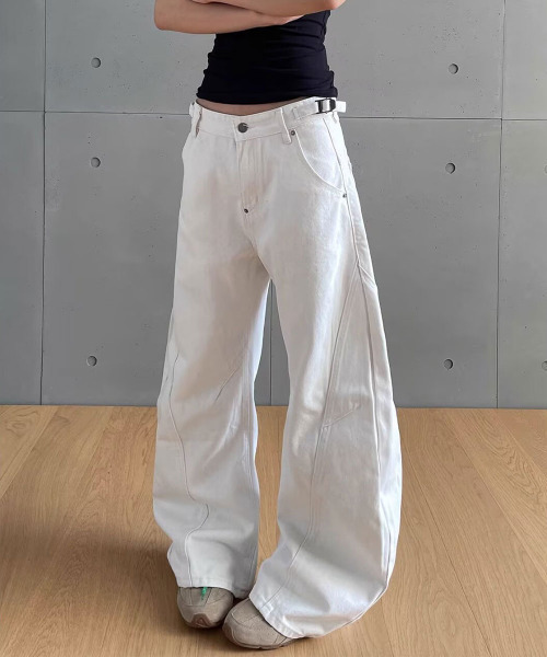 VIVID LADY(ビビッドレディー)の「カーブ バギーデニムパンツ(デニムパンツ・レディース・アイボリー・SMALL/MEDIUM/LARGE)」の4枚目の写真