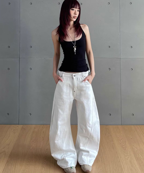 VIVID LADY(ビビッドレディー)の「カーブ バギーデニムパンツ(デニムパンツ・レディース・アイボリー・SMALL/MEDIUM/LARGE)」の6枚目の写真