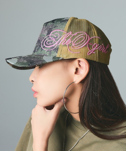 X-girl（エックスガール）の「SIDE SCRIPT LOGO TRUCKER CAP（キャップ・レディース・ブラック/ブラウン/カモフラージュ・ONE SIZE）」の3枚目の写真
