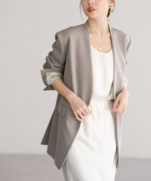 Noble(ノーブル)の「Vカラースキンジャケット(ノーカラージャケット・レディース・ブラック/ベージュ系その他・38/36)」の2枚目の写真