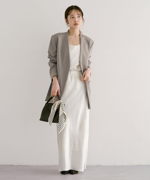 Noble(ノーブル)の「Vカラースキンジャケット(ノーカラージャケット・レディース・ブラック/ベージュ系その他・38/36)」の6枚目の写真