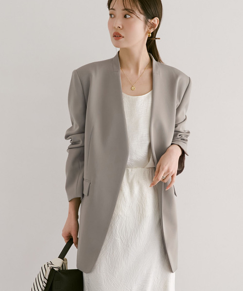 Noble(ノーブル)の「Vカラースキンジャケット(ノーカラージャケット・レディース・ブラック/ベージュ系その他・38/36)」の8枚目の写真