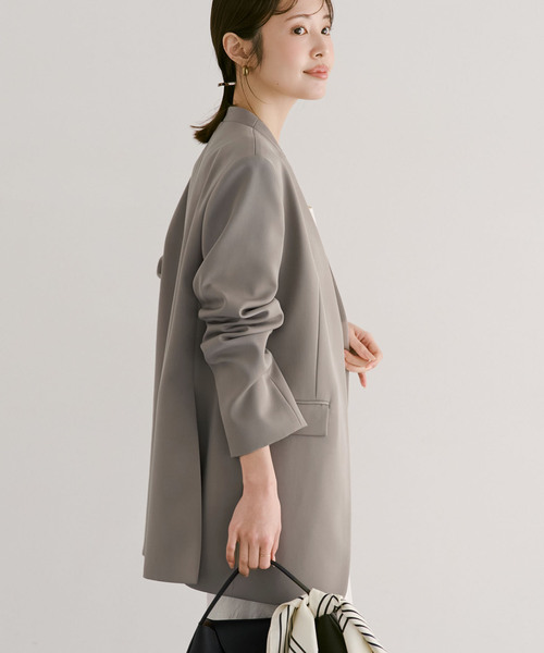 Noble(ノーブル)の「Vカラースキンジャケット(ノーカラージャケット・レディース・ブラック/ベージュ系その他・38/36)」の9枚目の写真