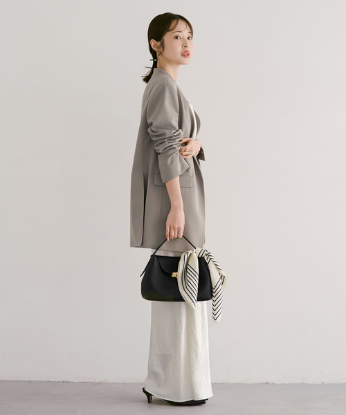 Noble(ノーブル)の「Vカラースキンジャケット(ノーカラージャケット・レディース・ブラック/ベージュ系その他・38/36)」の12枚目の写真