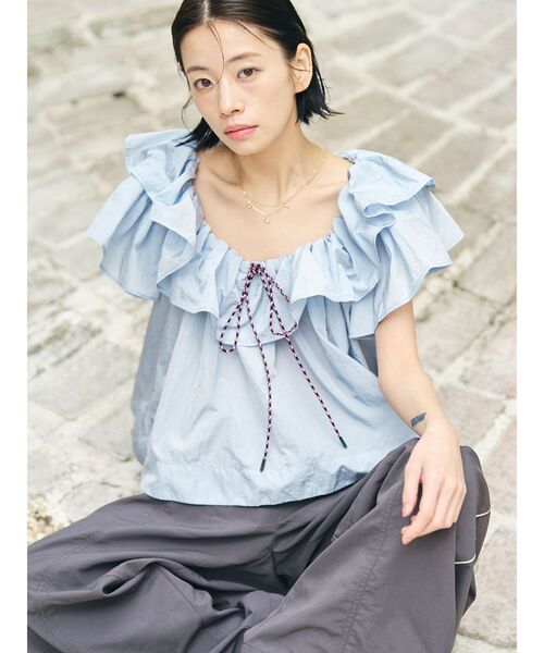 LAGUNAMOON（ラグナムーン）の「【FILA別注】フリルオフショルブラウス（シャツ/ブラウス・レディース・ライトブルー/ブラック/ホワイト・FREE）」の3枚目の写真