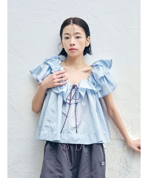 LAGUNAMOON（ラグナムーン）の「【FILA別注】フリルオフショルブラウス（シャツ/ブラウス・レディース・ライトブルー/ブラック/ホワイト・FREE）」の6枚目の写真