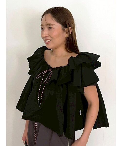 LAGUNAMOON(ラグナムーン)の「【FILA別注】フリルオフショルブラウス 【夏服】(シャツ/ブラウス・レディース・ライトブルー/ブラック/ホワイト・FREE)」の5枚目の写真
