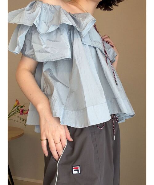 LAGUNAMOON(ラグナムーン)の「【FILA別注】フリルオフショルブラウス 【夏服】(シャツ/ブラウス・レディース・ライトブルー/ブラック/ホワイト・FREE)」の12枚目の写真