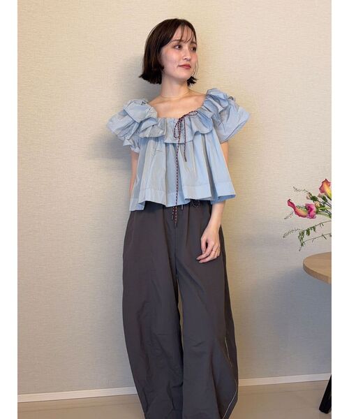 LAGUNAMOON(ラグナムーン)の「【FILA別注】フリルオフショルブラウス 【夏服】(シャツ/ブラウス・レディース・ライトブルー/ブラック/ホワイト・FREE)」の13枚目の写真
