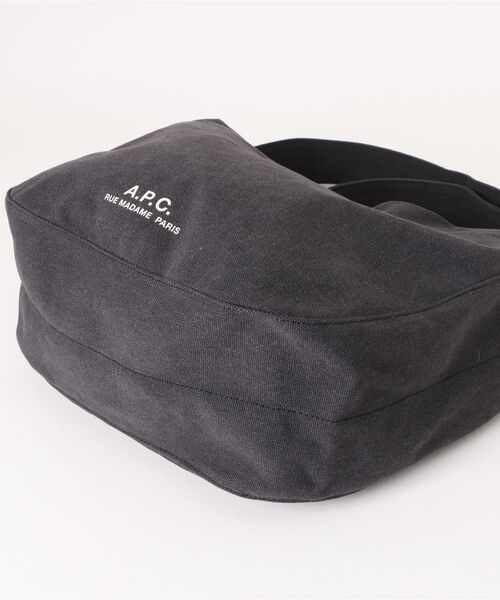 A.P.C.(アーペーセー)の「BESACE JOURNAL/ショルダーバッグ(ショルダーバッグ・メンズ・ブラウン系その他/ブラック・ONESIZE)」の3枚目の写真