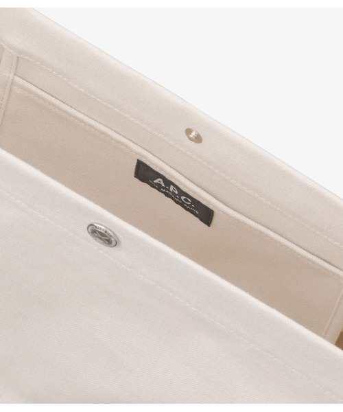 A.P.C.(アーペーセー)の「BESACE JOURNAL/ショルダーバッグ(ショルダーバッグ・メンズ・ブラウン系その他/ブラック・ONESIZE)」の12枚目の写真