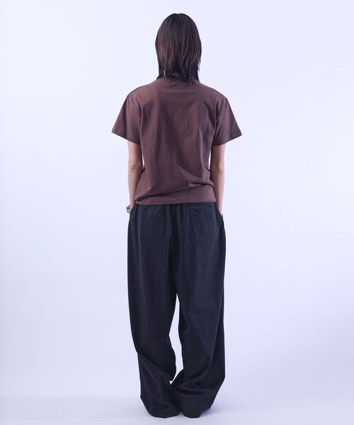 FFEIN(フェイン)の「【FFEIN(フェイン)】センターデカロゴ3D刺繍ショート丈Tシャツ/ クルーネック 半袖 刺繍 【短丈】(Tシャツ/カットソー・メンズ・ブラック/ダークグリーン/アッシュグレー/ホワイト/ネイビー/モカ・LARGE/MEDIUM/SMALL/X-LARGE)」の18枚目の写真