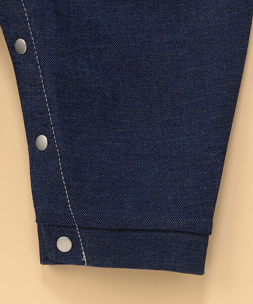 COMME CA ISM(コムサイズム)の「デニムライクストレッチ つなぎ風フェイクレイヤード ツーウェイオール(ロンパース・キッズ・ブルー・60-80cm)」の6枚目の写真