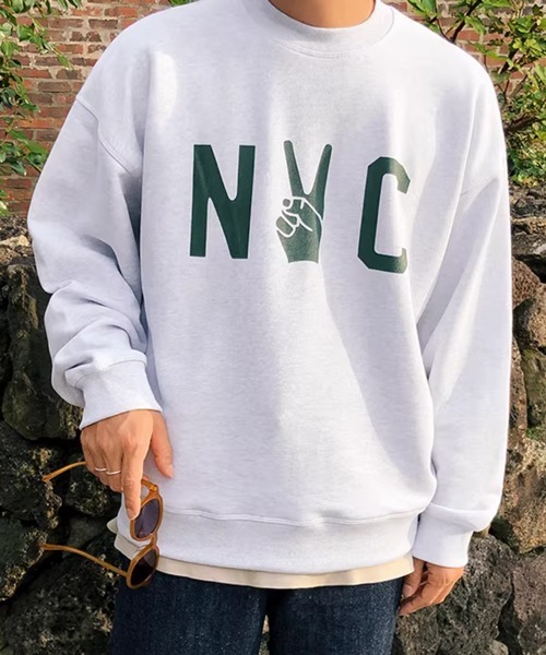 NOWLE（ノウル）の「【NOWLE】NYC ピースロゴ カレッジグラフィック クルーネック スウェット / トレーナー（スウェット・メンズ・アッシュグレー/ダークネイビー・SMALL/MEDIUM/LARGE/X-LARGE）」の7枚目の写真