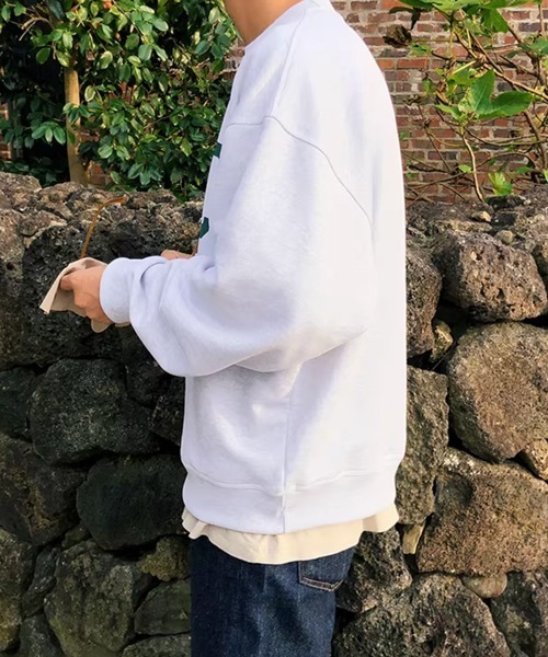 NOWLE（ノウル）の「【NOWLE】NYC ピースロゴ カレッジグラフィック クルーネック スウェット / トレーナー（スウェット・メンズ・アッシュグレー/ダークネイビー・SMALL/MEDIUM/LARGE/X-LARGE）」の11枚目の写真