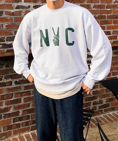 NOWLE（ノウル）の「【NOWLE】NYC ピースロゴ カレッジグラフィック クルーネック スウェット / トレーナー（スウェット・メンズ・アッシュグレー/ダークネイビー・SMALL/MEDIUM/LARGE/X-LARGE）」の8枚目の写真