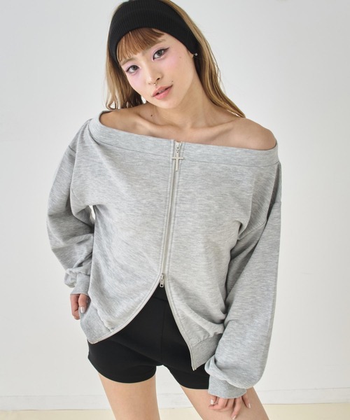 ANAP(アナップ)の「裏毛 クロスチャーム Wジップ スウェット オフショル パーカー(パーカー・レディース・グレー/ブラック/ライトブルー・F)」の11枚目の写真