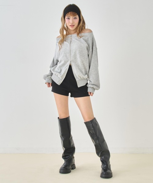 ANAP(アナップ)の「裏毛 クロスチャーム Wジップ スウェット オフショル パーカー(パーカー・レディース・グレー/ブラック/ライトブルー・F)」の12枚目の写真